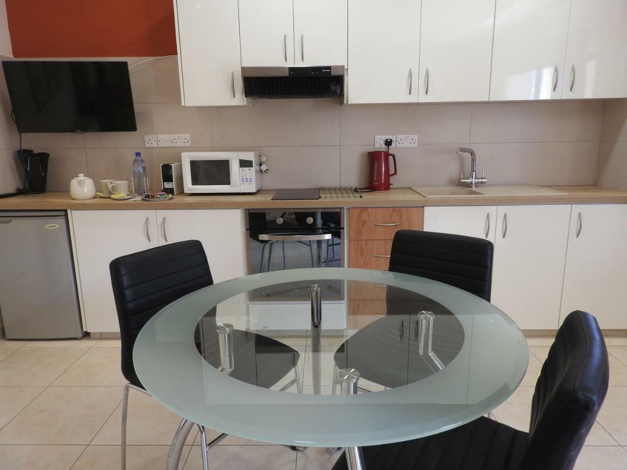 Hill View Hotel Apartments 피조우리 외부 사진