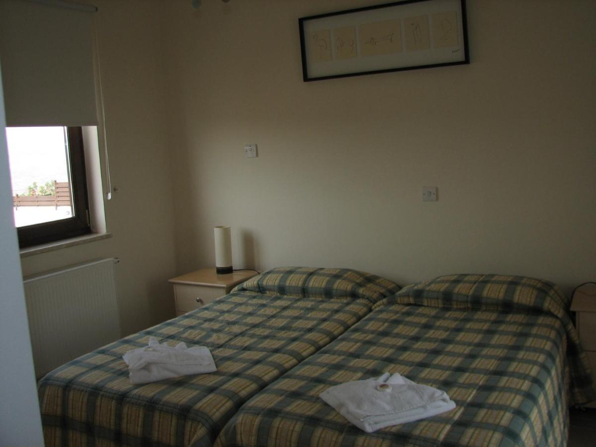 Hill View Hotel Apartments 피조우리 객실 사진